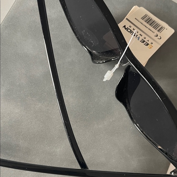 SeeVision Black Cat Eye Sunglasses - Picture 2 of 7